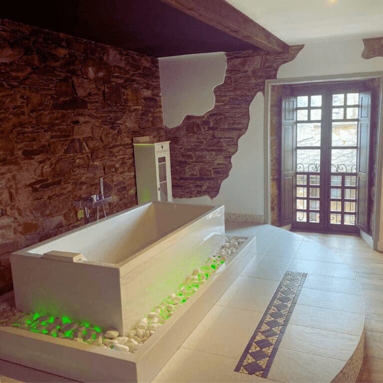 jupiter suite Asteria retreats Jacuzzi bath